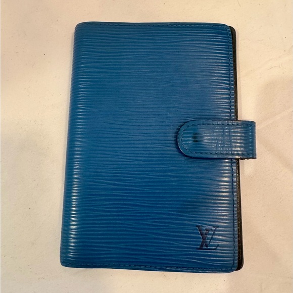 Louis Vuitton Vibrant Blue Epi Agenda - Picture 2 of 11
